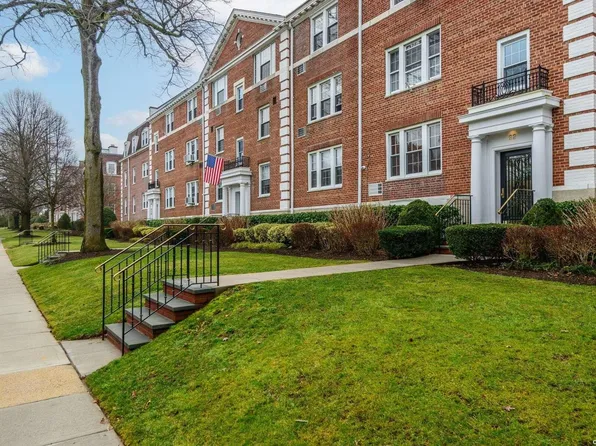 22 Hamilton Place #H3, Garden City, NY 11530