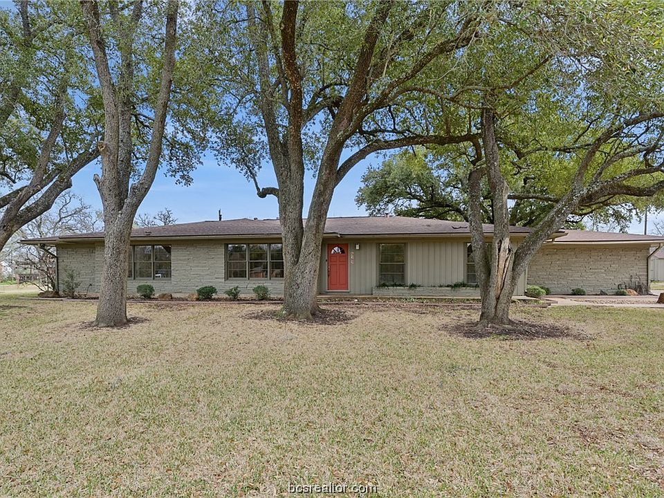1st image of 829 N Rosemary Dr