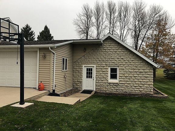 3rd image of 640 County Road C