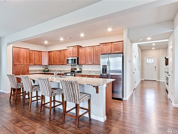 5th image of 534 Birchwood Dr SW