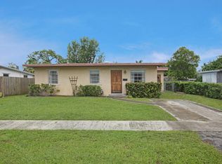 39 Tortuga Rd, Palm Springs, FL 33461