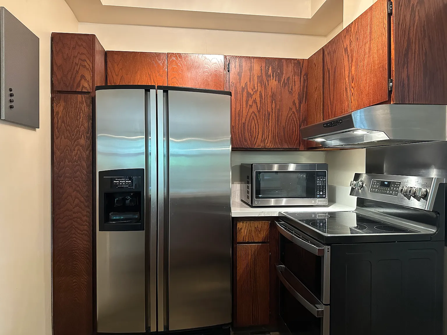3 bed, 1200 sqft, $4,000 — Photo 3
