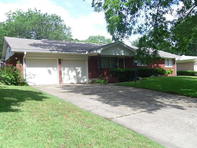 821 N Davis Dr, Arlington, Texas 76012
