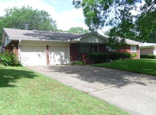 821 N Davis Dr, Arlington, TX 76012