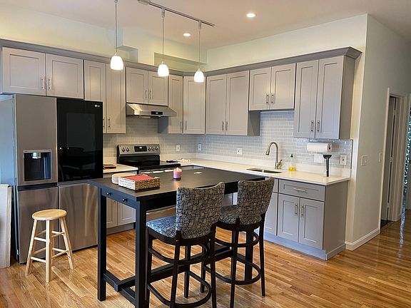 2nd image of 285 Dorchester St APT 1