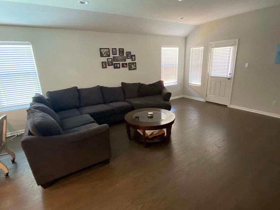 1st image of 17908 Phelps Dr