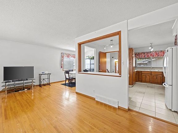 5th image of 1307 E Radisson Dr SE