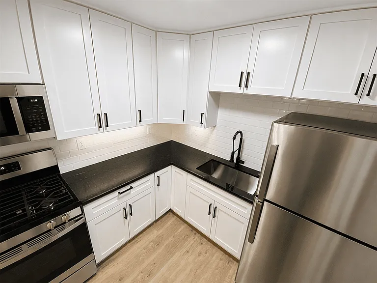 857 Glenn Ct — Photo 4