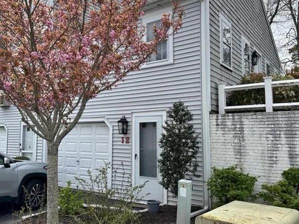 110 W Main St #12, Barnstable, MA 02630