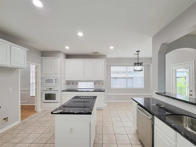 9410 Barretts Glen Ct — Photo 11