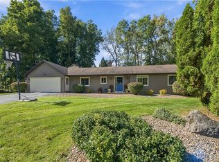 17 Tree Top Dr, Rochester, NY 14625