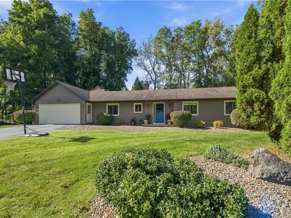 17 Tree Top Dr, Rochester, NY 14625