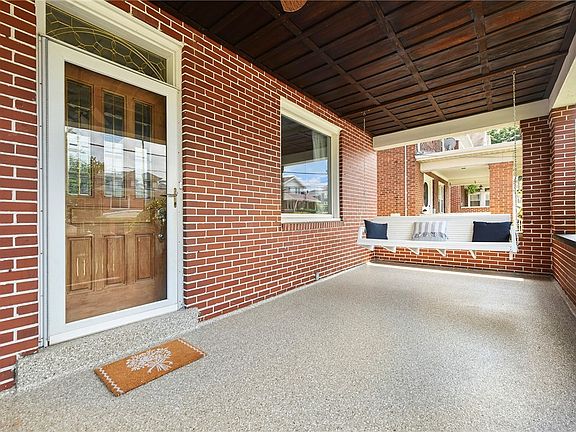 3rd image of 2829 Voelkel Ave