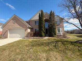 143 Easton Dr, South Lyon, MI