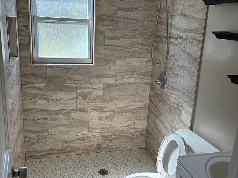 1227 Formosa Ave — Photo 6