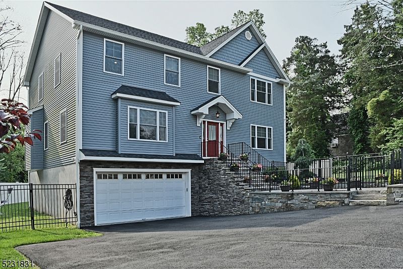 1st image of 24 Clover Ln