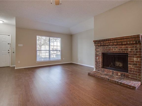 3rd image of 2828 Goldfinch Dr