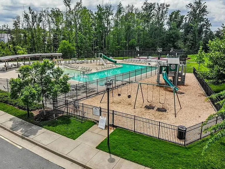 8007 Rutland Village Dr — Photo 8