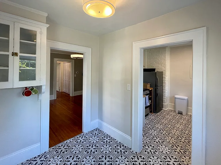 2112 Park Rd #2 — Photo 4