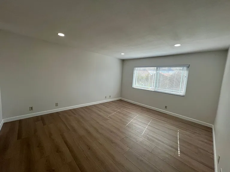 19806 Strathern St — Photo 28