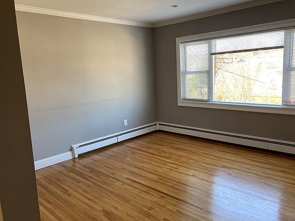 3rd image of 20 Bennett Ave #2