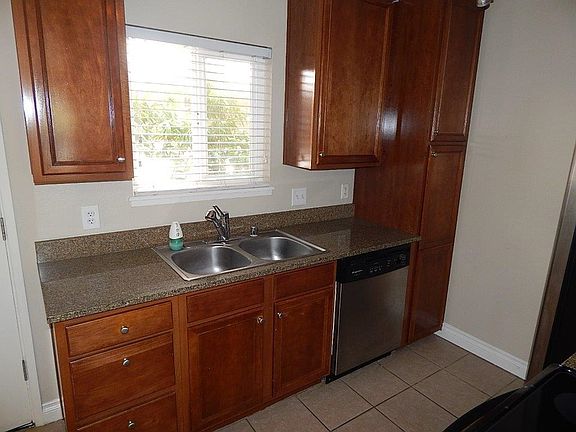 4th image of 1756 Essex St Unit 213