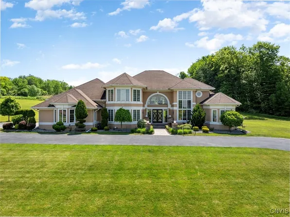109 Kingfisher Ln, New Hartford, NY 13413