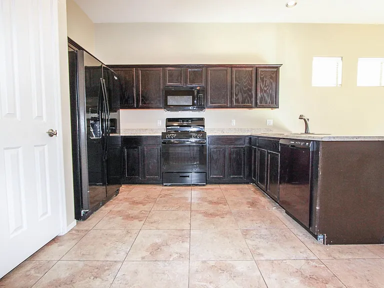 6803 E Hetley Pl — Photo 4
