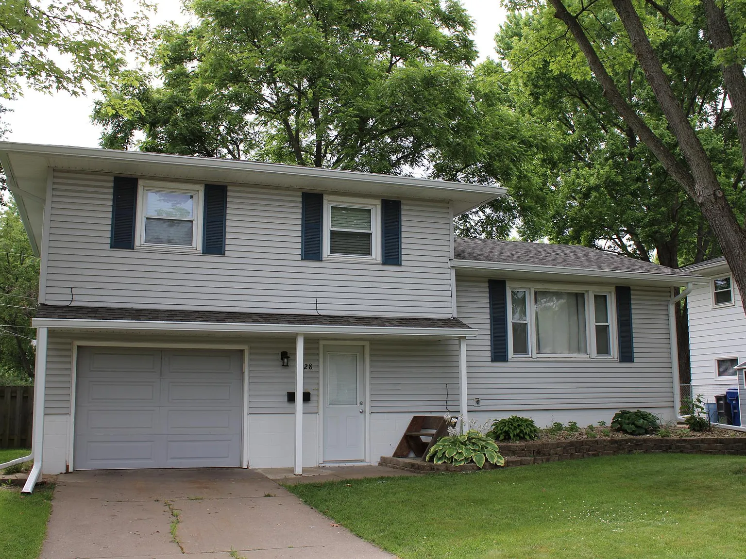 3 bed, 1300 sqft, $2,200 — Photo 1