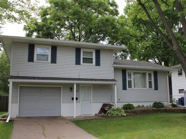 1628 Valley Vista Dr, Bettendorf, IA 52722