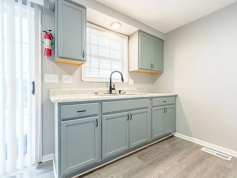 100 Heritage Cir #122 — Photo 6