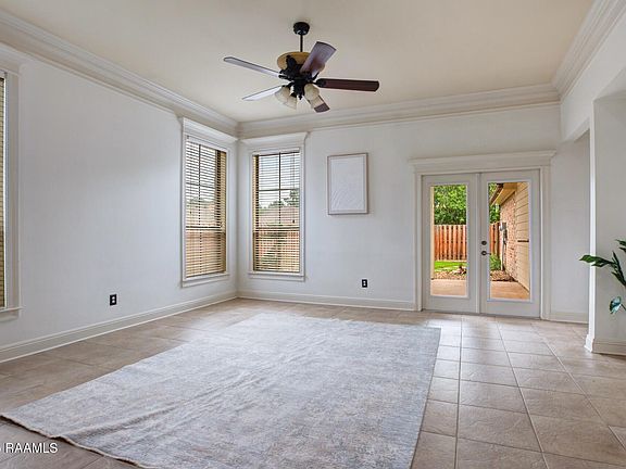 4th image of 1001 Southlake Cir