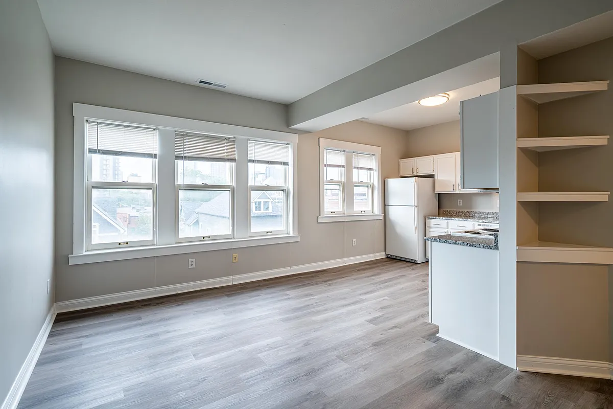 Building Photo - 234 E 9th St #301