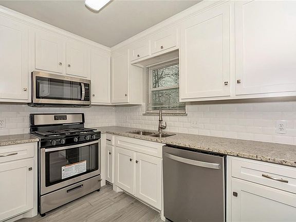 4th image of 3605 Larry Ave