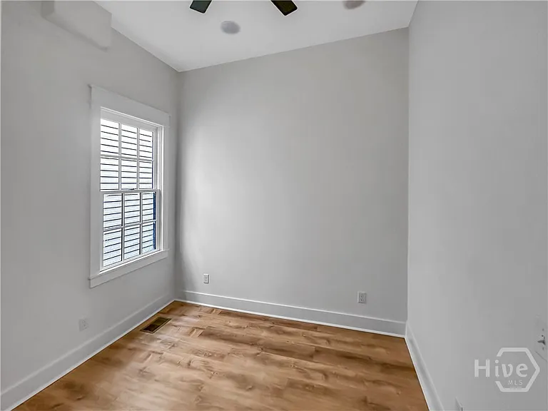 220 W Duffy St #C — Photo 12