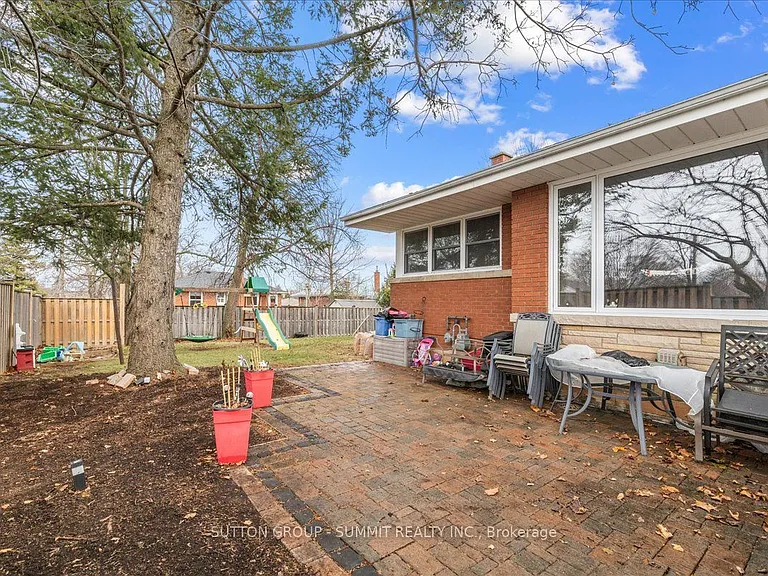 9 Grenadier Dr #LOWER — Photo 19