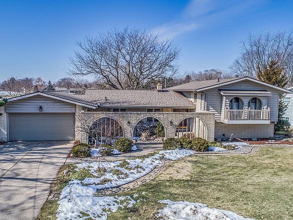 2nd image of 100 Sunnybrook Dr SW