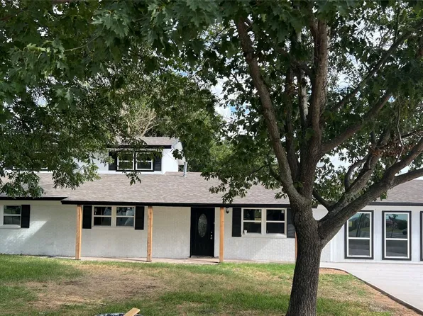 100 McWilliams Dr, Bowie, TX 76230