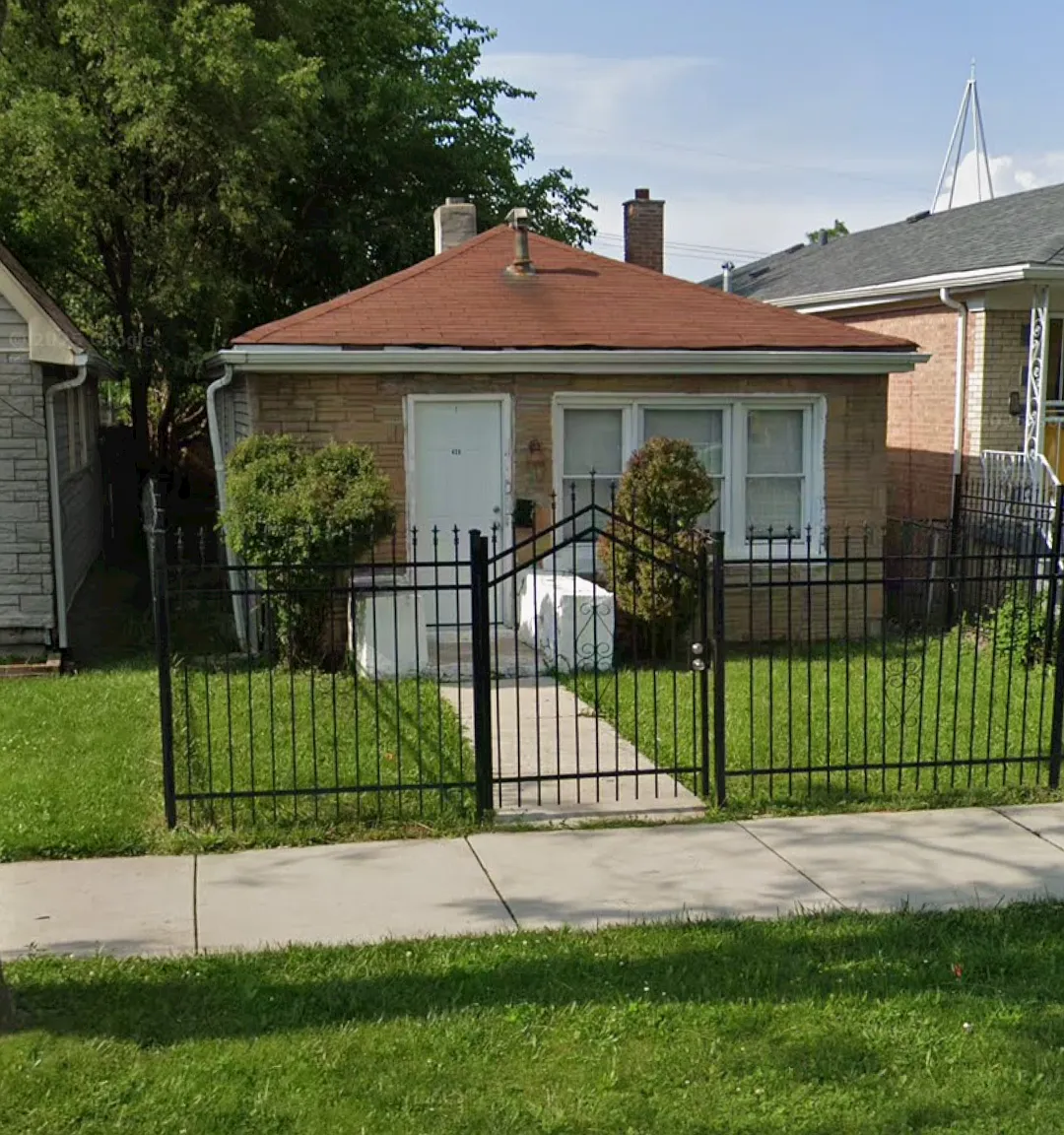 426 W 95th Pl — Photo 1
