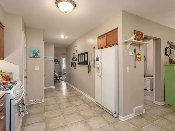 4th image of 2943 W Shore Dr