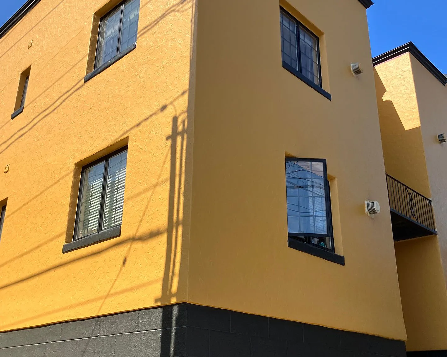 Fontana Court Apartments — Photo 2