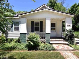 818 E Market St, Bloomington, IL