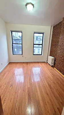 Rented by United Realty Equities | media 16