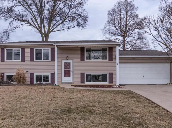 11975 Holly Brook Dr, Maryland Heights, MO 63043