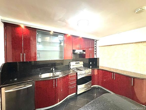 5th image of 14437 Melbourne Avenue
