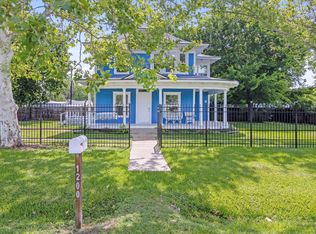 1200 4th St, Palacios, TX 77465