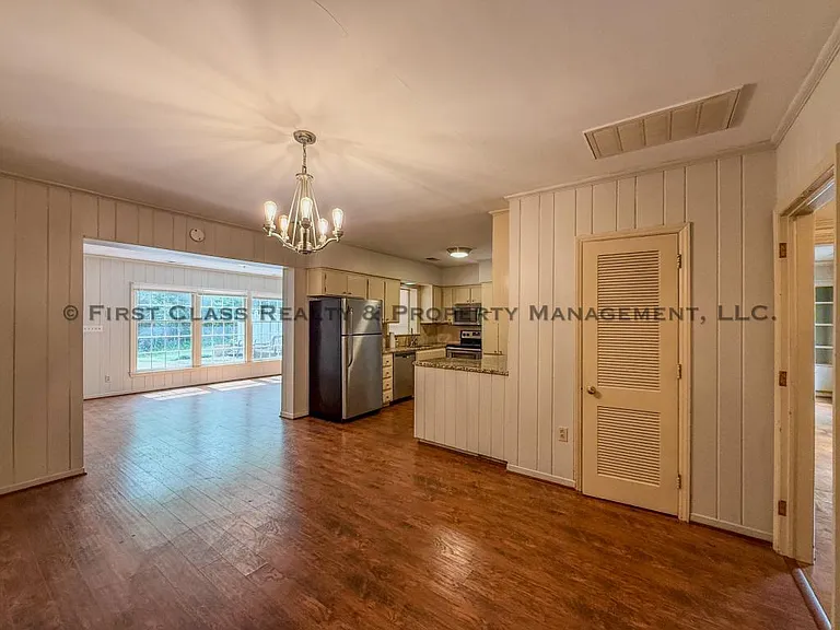 500 Ashworth Rd — Photo 13