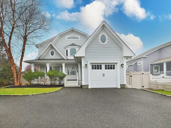 13 Clearwater Ave, Massapequa, NY 11758