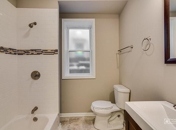 4th image of 3757 S Hermitage Ave #1