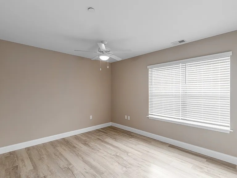 French Park Apartments — Photo 16